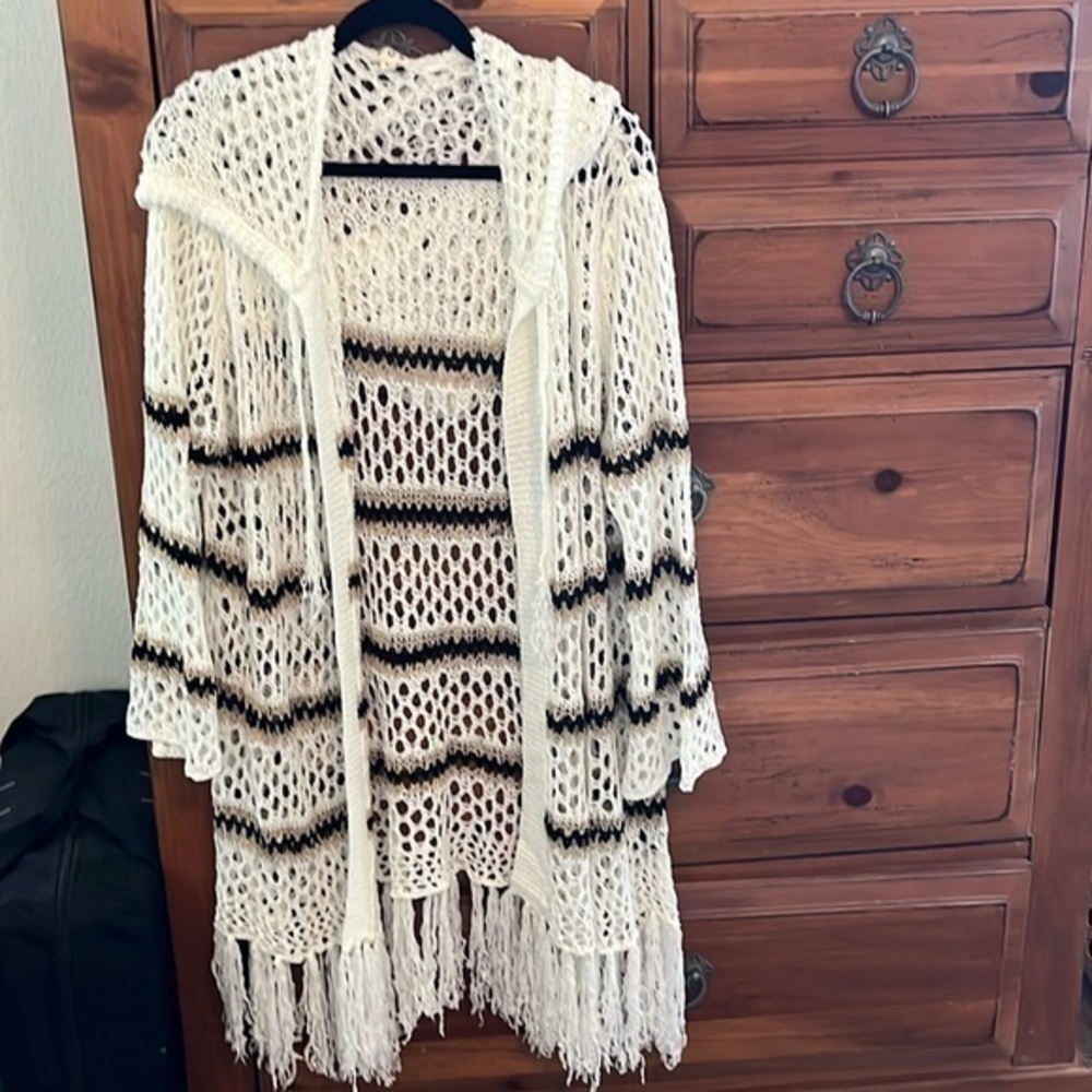 POL Women’s Cream And Brown Hooded Sweater Size Large NWOT